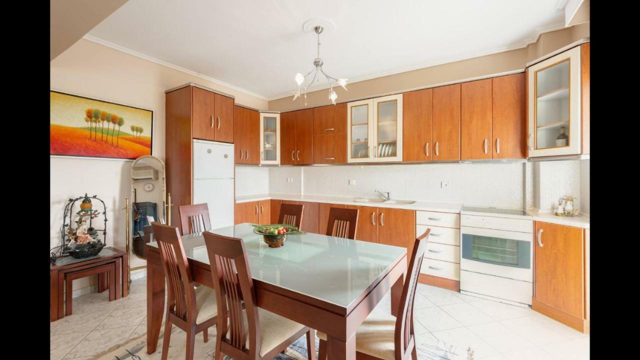 Third Floor Lux Apartment With Nice View Tesalonika Bagian luar foto