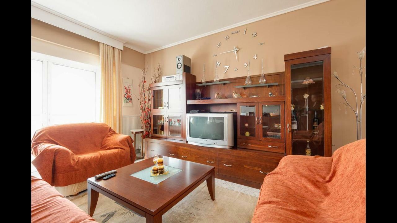 Third Floor Lux Apartment With Nice View Tesalonika Bagian luar foto