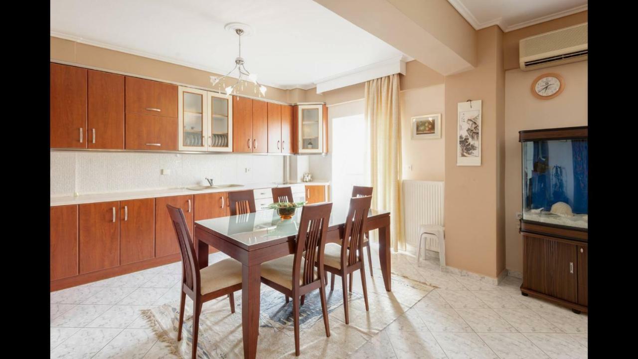 Third Floor Lux Apartment With Nice View Tesalonika Bagian luar foto
