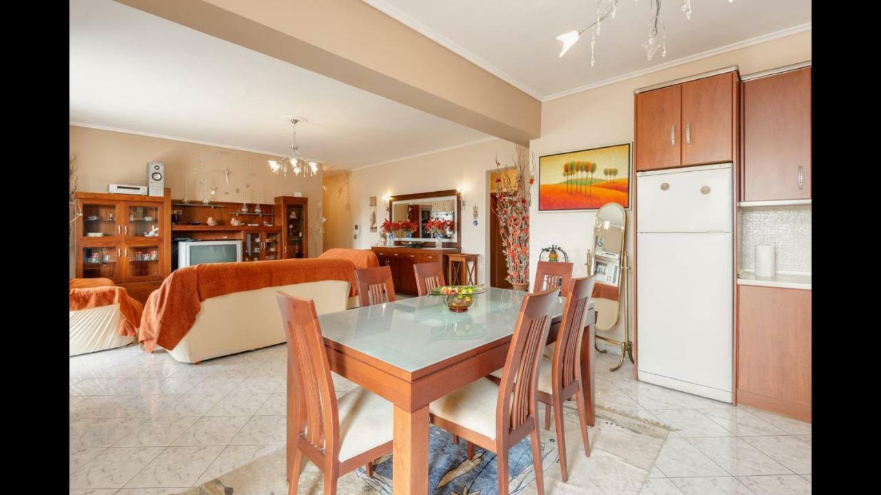 Third Floor Lux Apartment With Nice View Tesalonika Bagian luar foto